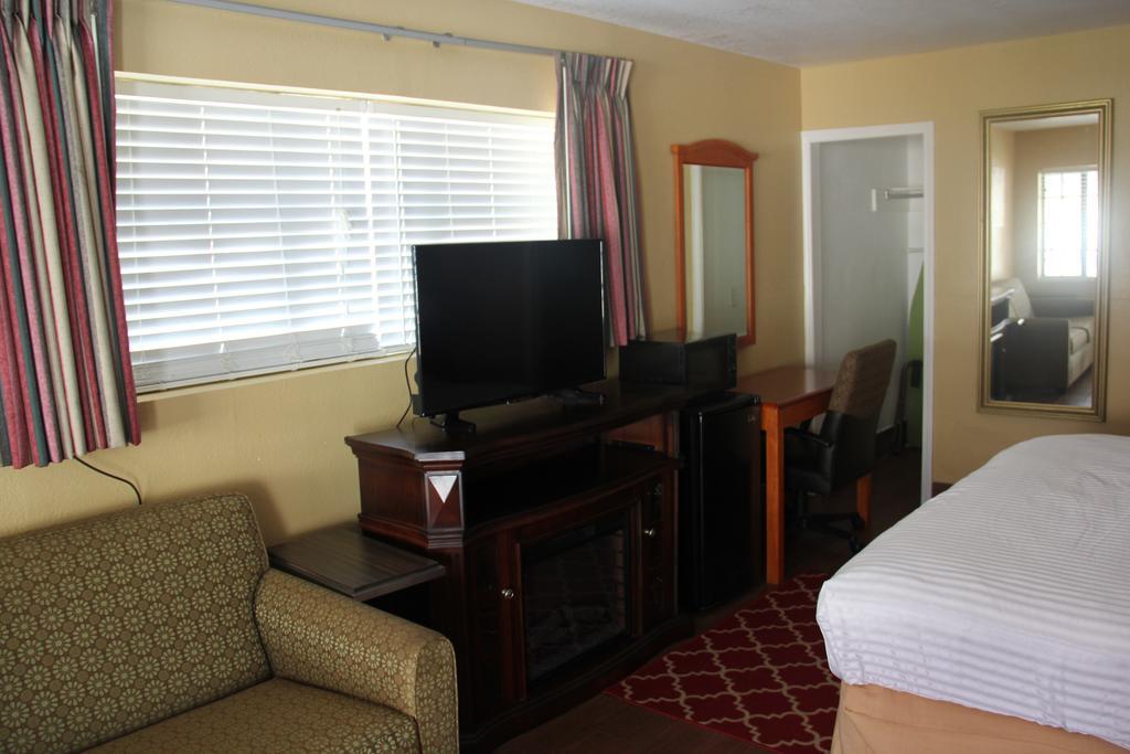 ממפיס Vista Inn & Suites Beale Street מראה חיצוני תמונה