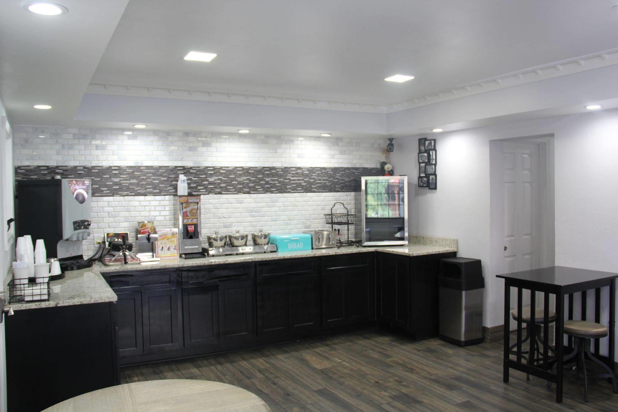 ממפיס Vista Inn & Suites Beale Street מראה חיצוני תמונה