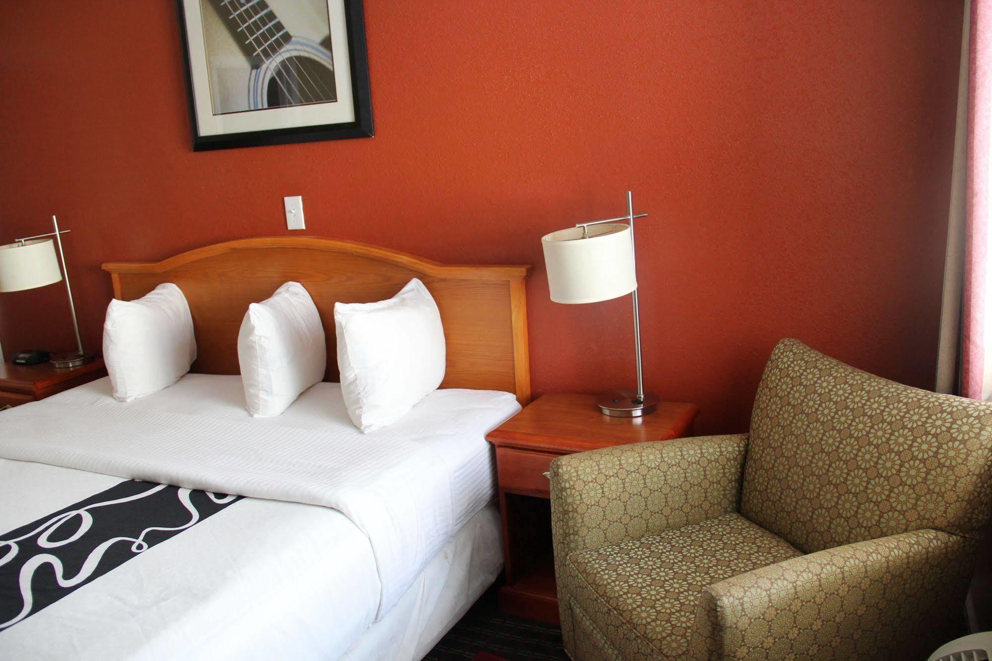 ממפיס Vista Inn & Suites Beale Street מראה חיצוני תמונה