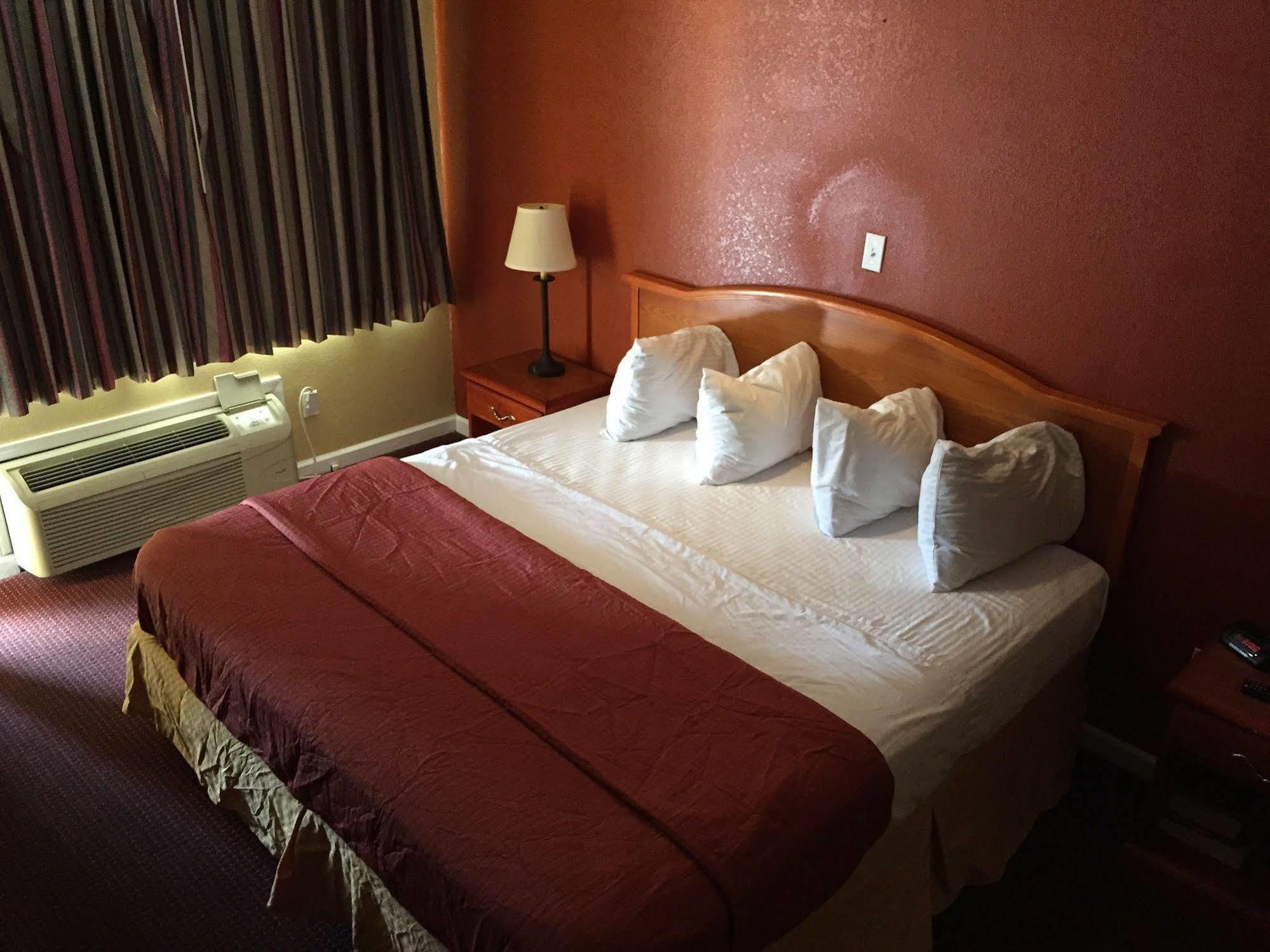 ממפיס Vista Inn & Suites Beale Street מראה חיצוני תמונה